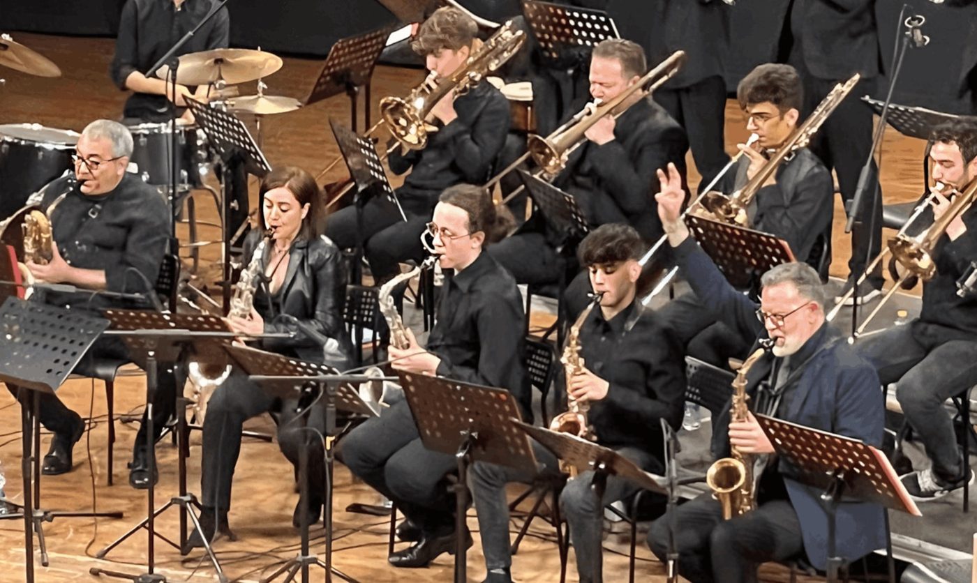 Artística Big Band en concierto