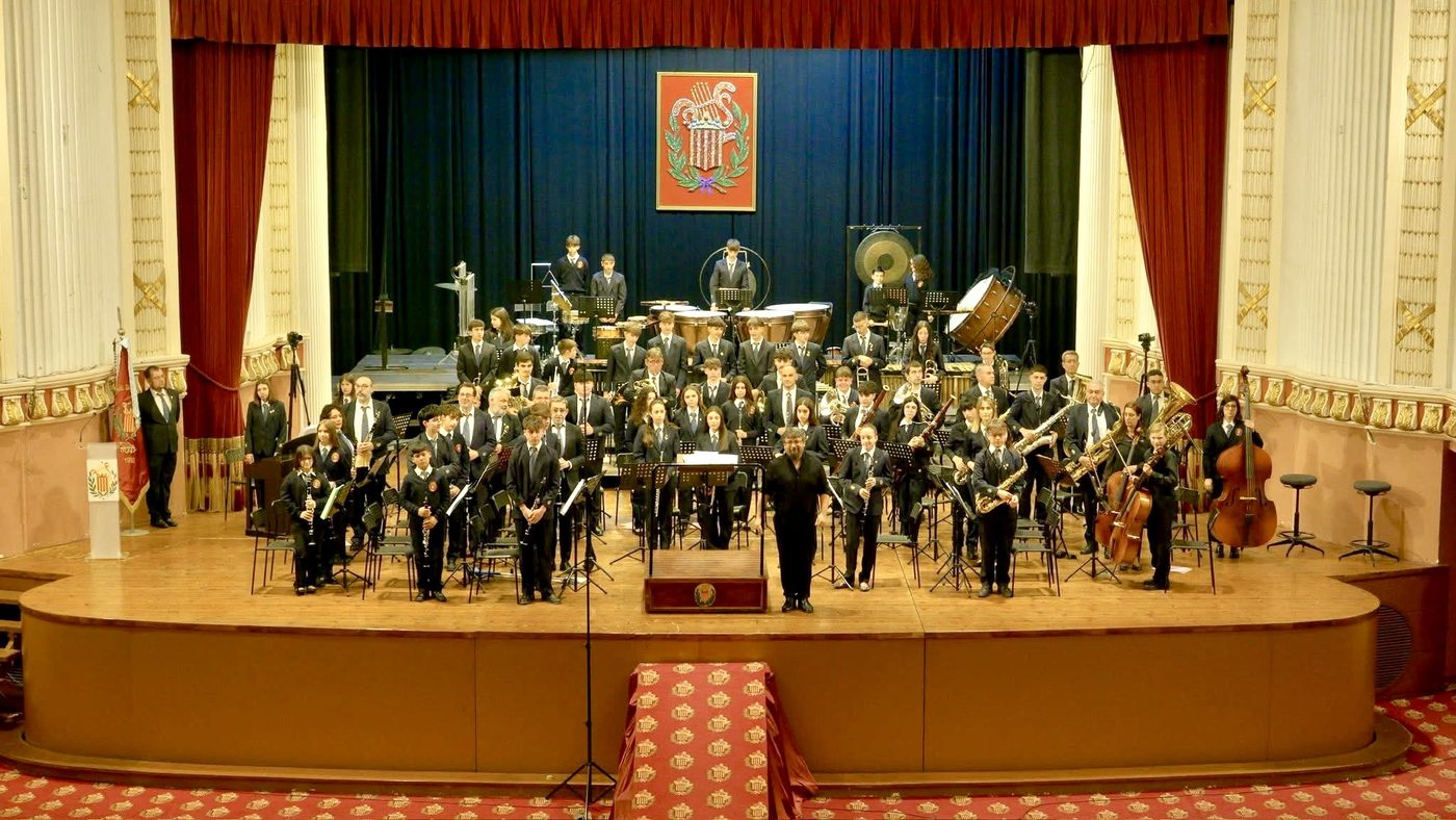 Banda Juvenil de la S. M. La Artística en el Teatro Montecarlo