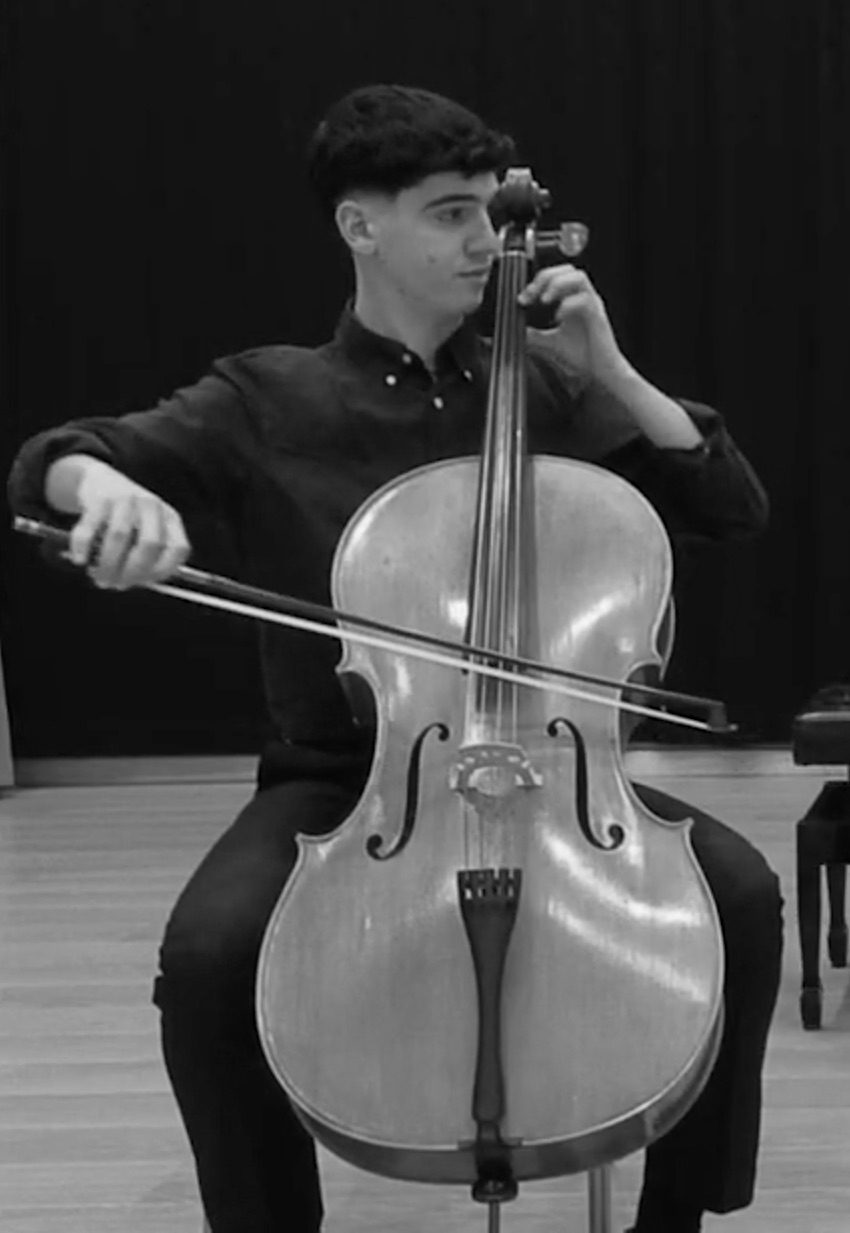 Héctor López, violonchelo